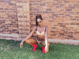 EbonyXXBarbie webcam girl as a performer. Gallery photo 3.