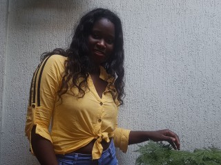 Sexybrunette2u webcam girl as a performer. Gallery photo 2.