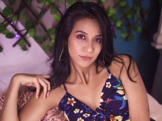 AlanaSuarez127 webcam girl as a performer. Gallery photo 1.