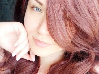 Raluna webcam girl as a performer. Gallery photo 5.