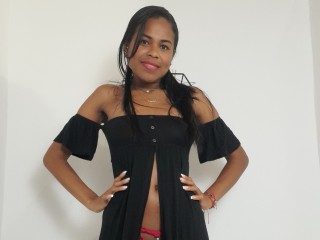aynaraross19 webcam girl as a performer. Gallery photo 1.