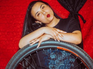 GabyBossi webcam girl as a performer. Gallery photo 5.