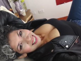 JuliaNewell webcam girl as a performer. Gallery photo 7.