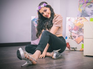 JulietaRymer webcam girl as a performer. Gallery photo 5.