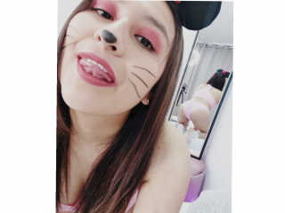 Dirtykinkykarla webcam girl as a performer. Gallery photo 7.