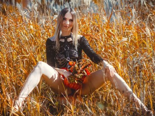 RACHELBel webcam girl as a performer. Gallery photo 7.