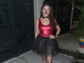 VictoriaBrons69 webcam girl as a performer. Gallery photo 8.