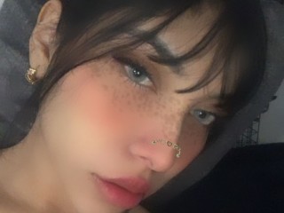 MadisonCollins webcam girl as a performer. Gallery photo 6.