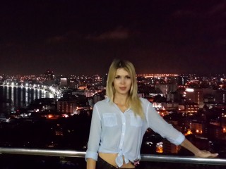 LilyChancey webcam girl as a performer. Gallery photo 2.