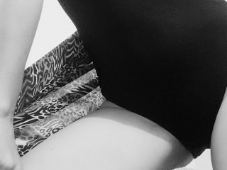 Alma69 webcam girl as a performer. Gallery photo 7.
