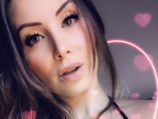 Chat with JessicaDynamic live now!