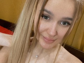 AmberLynnXXX's Live Webcam and Bio - CamZter.tv