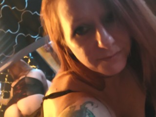 karmakumwitter webcam girl as a performer. Gallery photo 6.