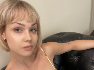 sexyxLexxie webcam girl as a performer. Gallery photo 1.