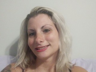 Live webcam sex with MaddieMilf