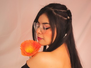 AmiMoretti webcam girl as a performer. Gallery photo 3.
