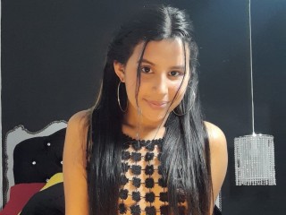 ParisThonson webcam girl as a performer. Gallery photo 2.