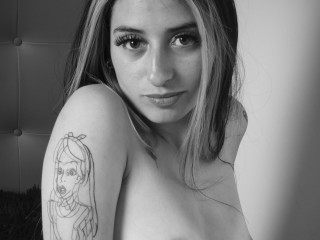 AnnaLiiaa - Girl 