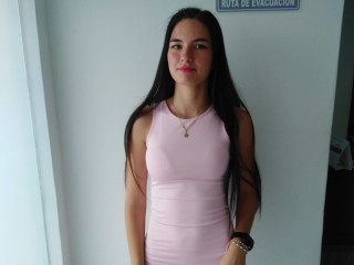 AnnyThoomson webcam girl as a performer. Gallery photo 1.