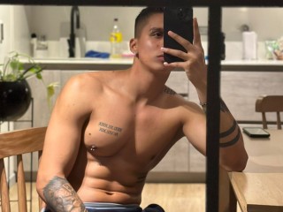 VALENTINOSEXX Male Dominant Live Webcam Nude