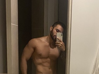 1 on 1 live sex chat with Alexcrozz on latino cam