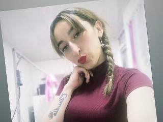 ArielonHernandez webcam girl as a performer. Gallery photo 1.