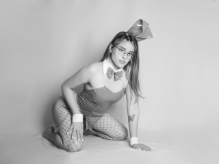 NikolleWinner webcam girl as a performer. Gallery photo 4.