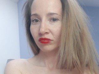 Strawberrys22 webcam girl as a performer. Gallery photo 3.