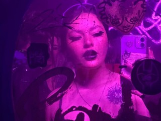 MeowwCrim webcam girl as a performer. Gallery photo 8.