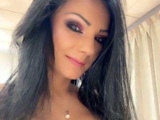 CarlyDevin18 webcam girl as a performer. Gallery photo 1.