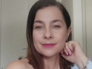 LeahMariana webcam girl as a performer. Gallery photo 5.