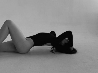 GabiTomson webcam girl as a performer. Gallery photo 6.