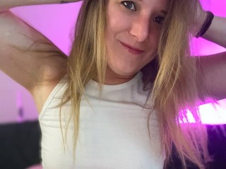 AllieSxxx webcam girl as a performer. Gallery photo 4.