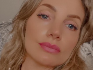 streamate LorettaUK webcam girl as a performer. Gallery photo 2.