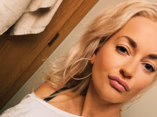 streamate BlondeBabeXX69 webcam girl as a performer. Gallery photo 4.