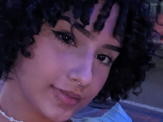 Koralheano webcam girl as a performer. Gallery photo 1.