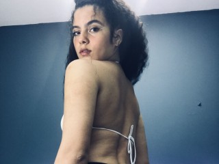 AliceYouth18 webcam girl as a performer. Gallery photo 8.