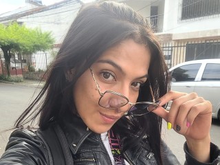 RedMeellody webcam girl as a performer. Gallery photo 8.