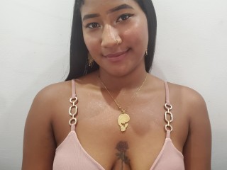 SussieHall webcam girl as a performer. Gallery photo 2.