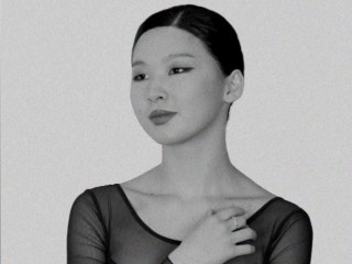SooYun webcam girl as a performer. Gallery photo 1.
