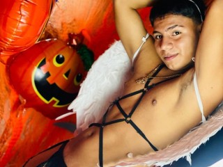 1 on 1 live sex chat with RichiMontes19 on BDSM guys cam