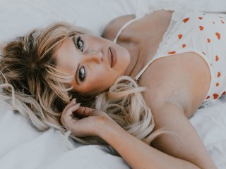 Thebewitchingbunny naked live