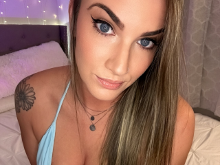 Chat with AddisonGreyxo live now!