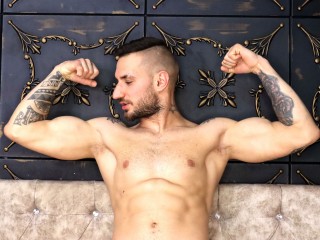 1 on 1 live sex chat with LlowdGarmadon on bi guys cam