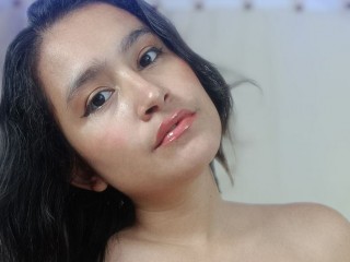 AmelieAmour23 on Streamate