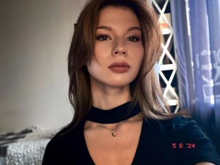 LizziPi's Live Webcam and Bio - CamZter.tv