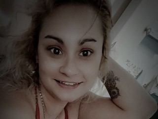 ShuggaTee webcam girl as a performer. Gallery photo 1.