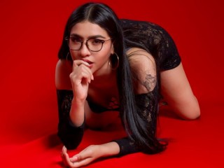 HannahLowell - Streamate Spanking Tattoo Young Girl 