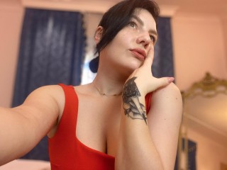 xLUUNA on Streamate