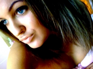 SelenaSweet webcam girl as a performer. Gallery photo 4.